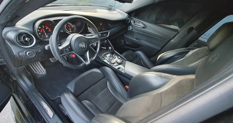 Alfa Romeo Giulia cena 48900 przebieg: 83527, rok produkcji 2018 z Zawichost małe 277